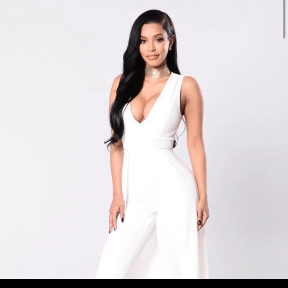🎉NWT Middle Of Thing Jumpsuit- Ivory🎉